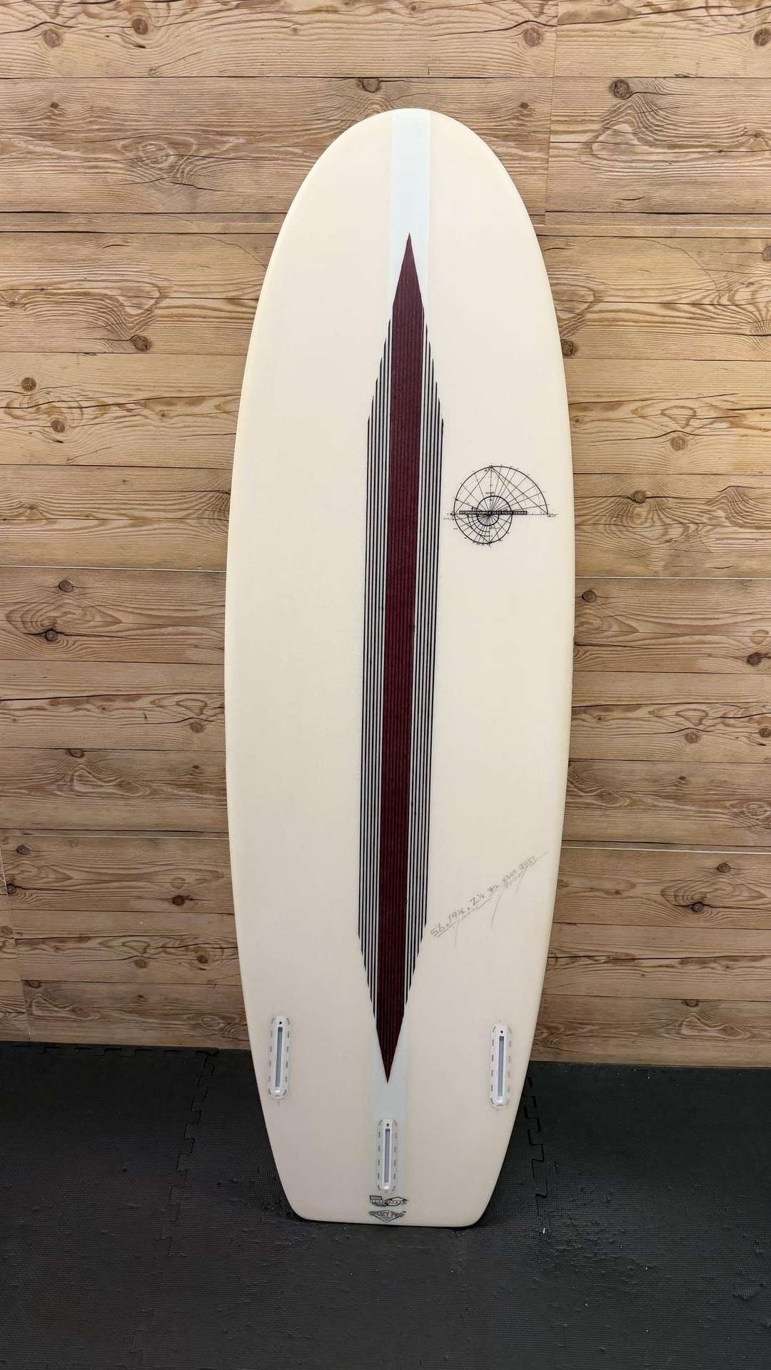 Tomo 5'6"