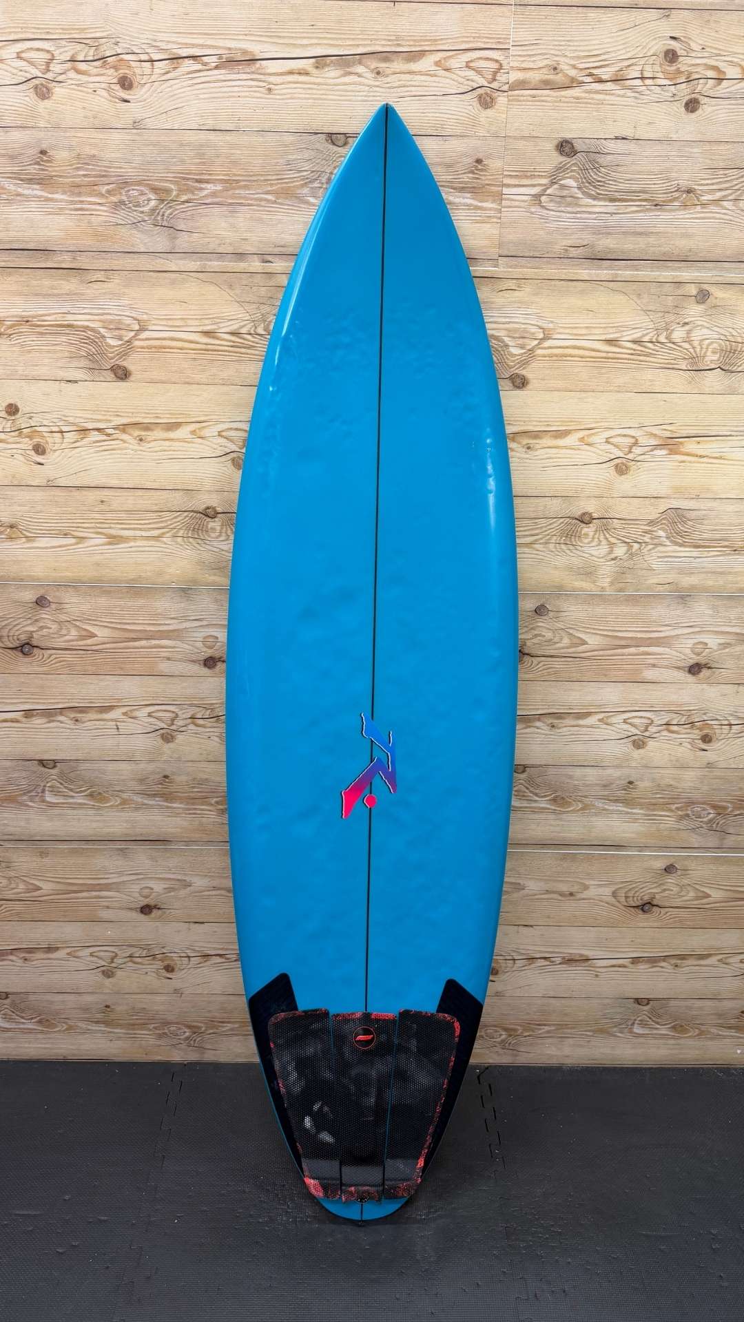 Shiv 5'9"