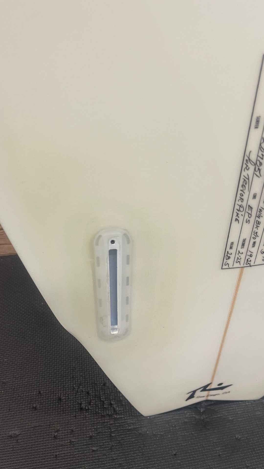 Rusty Twin Fin 5'10"