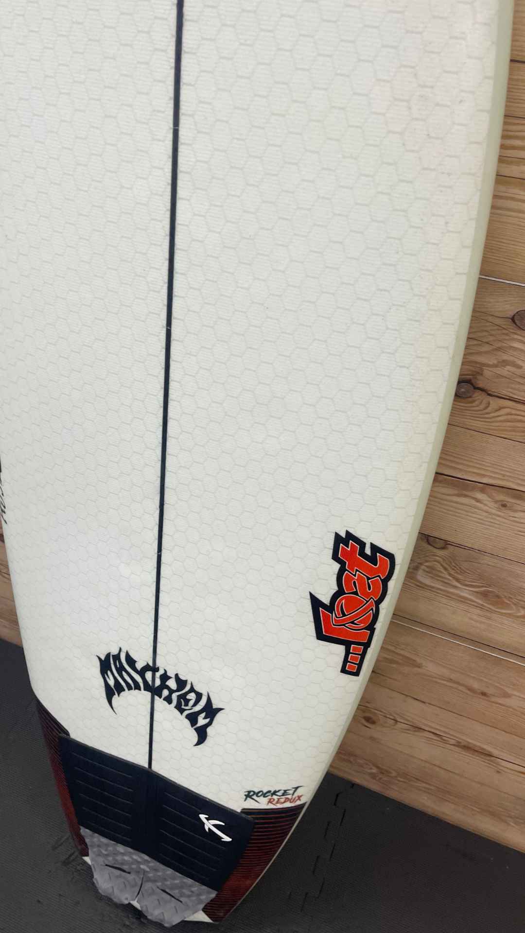USED SURFBOARD 5'6