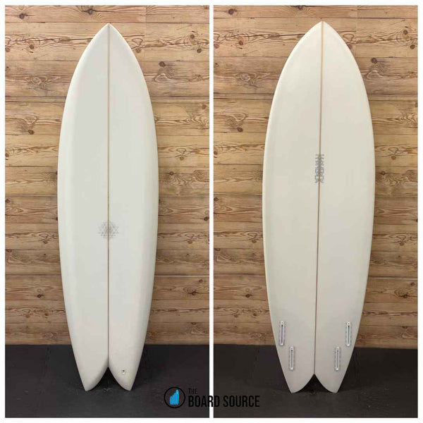 マンダラ　サンディエゴフィッシュ　5'8 マンダラ サンディエゴフィッシュ 5'8 MANDALA QUAD FISH 5'8