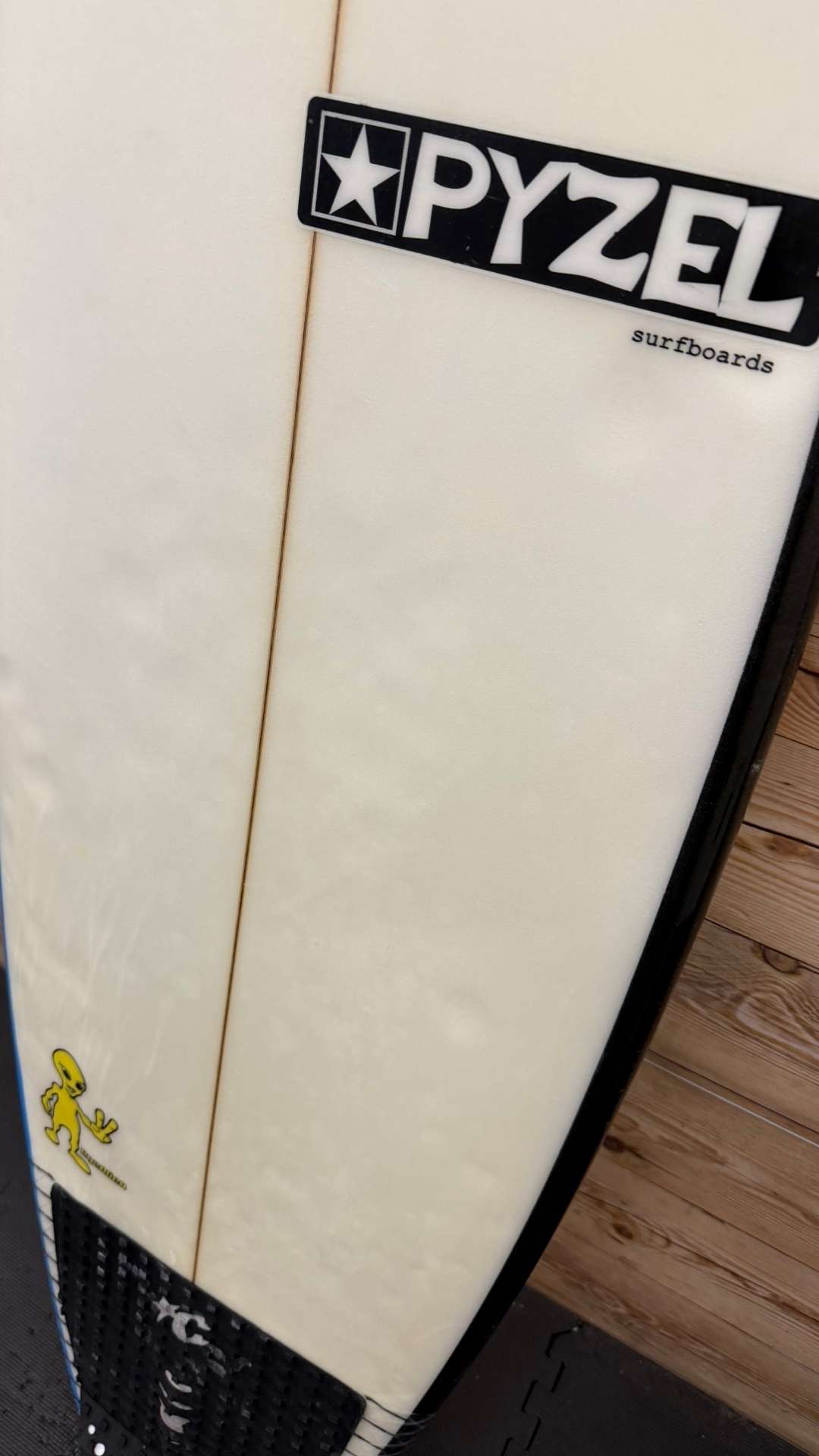 Pyzel パイゼリアン2 5’8” ショートボード Pyzel Surfboards Pyzalien 2 at The Board Source